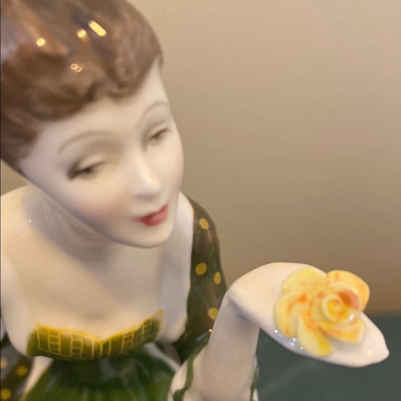 Royal Doulton Fleur Vintage Lady Figurine in Green Dress - Picture 2 of 5